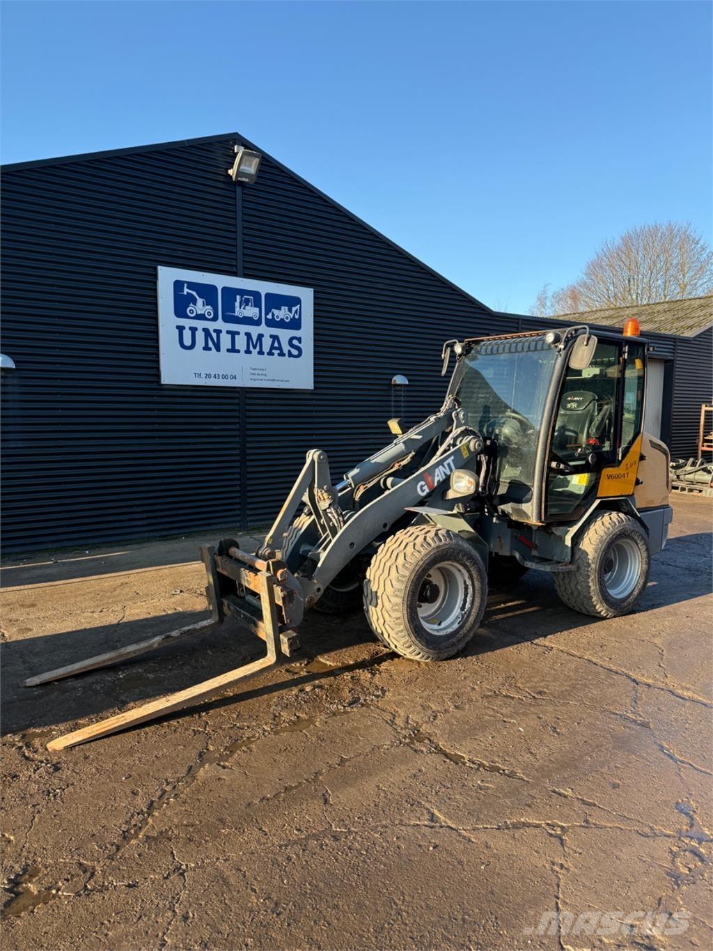 GiANT V6004 T Minicargadoras