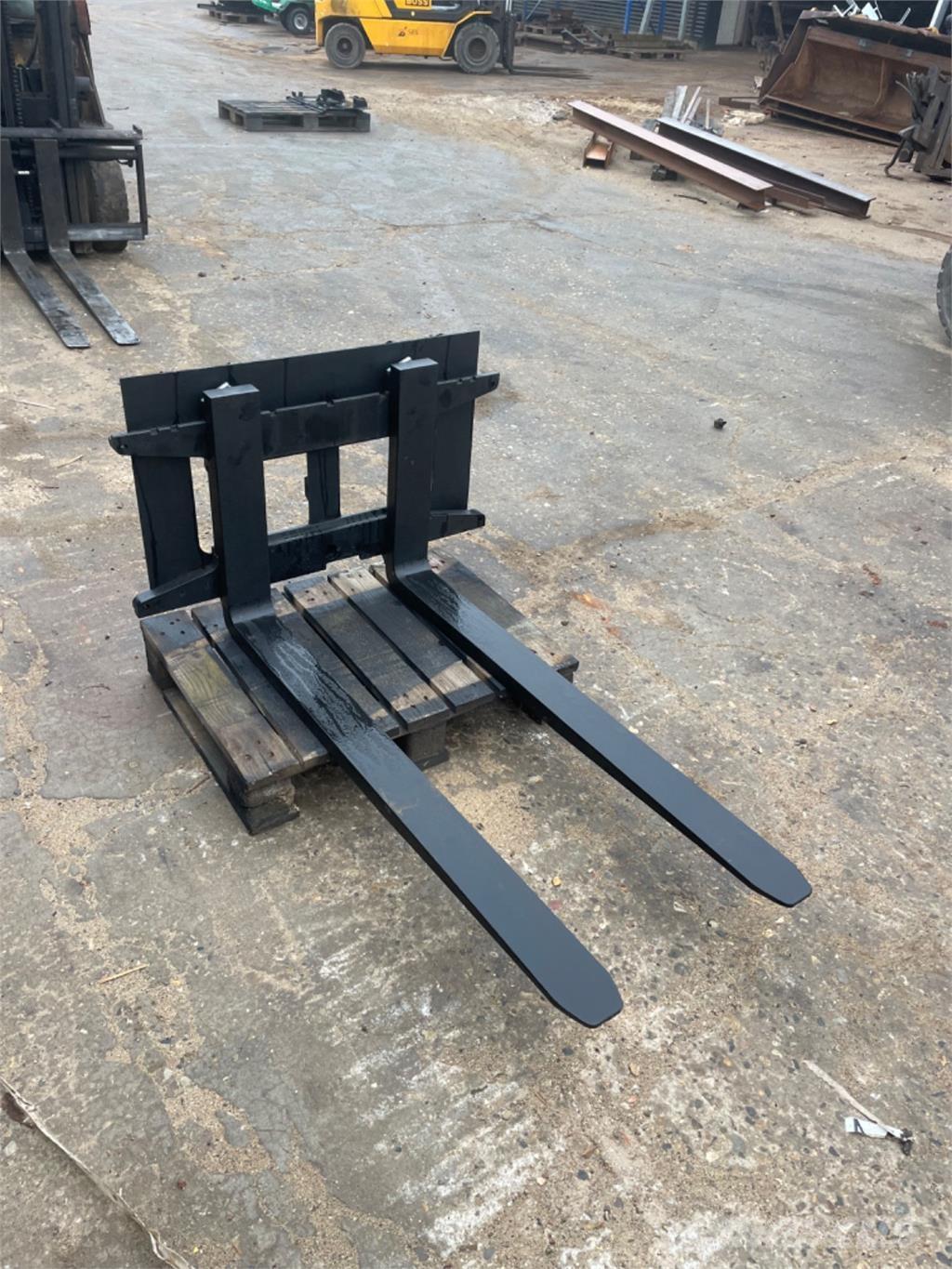 Thaler 2500kg Minicargadoras