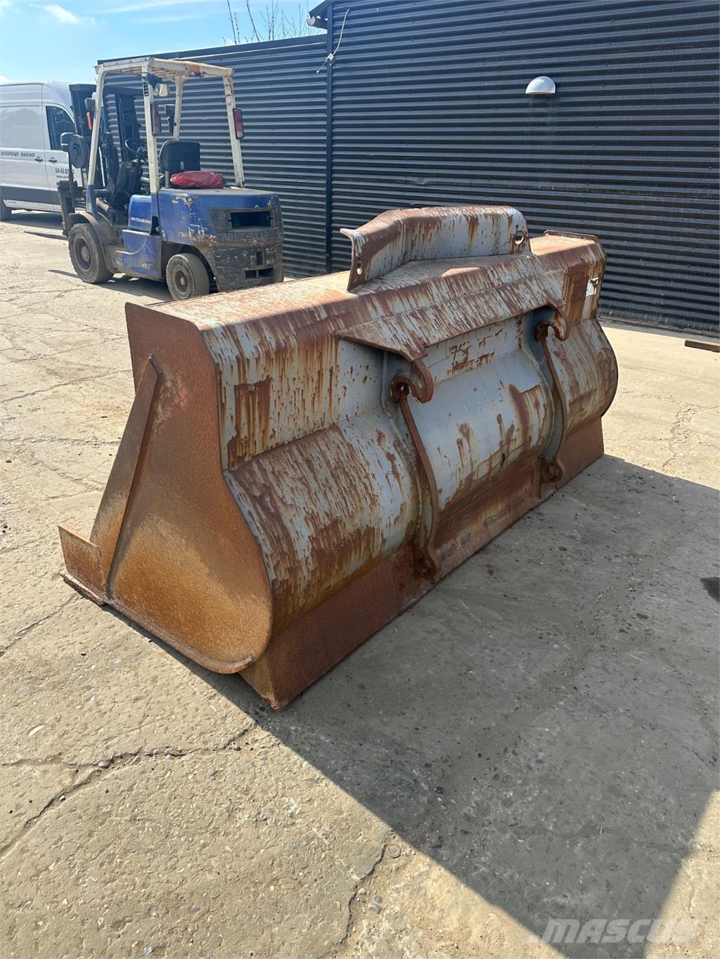 Volvo 2500mm Cuchillas