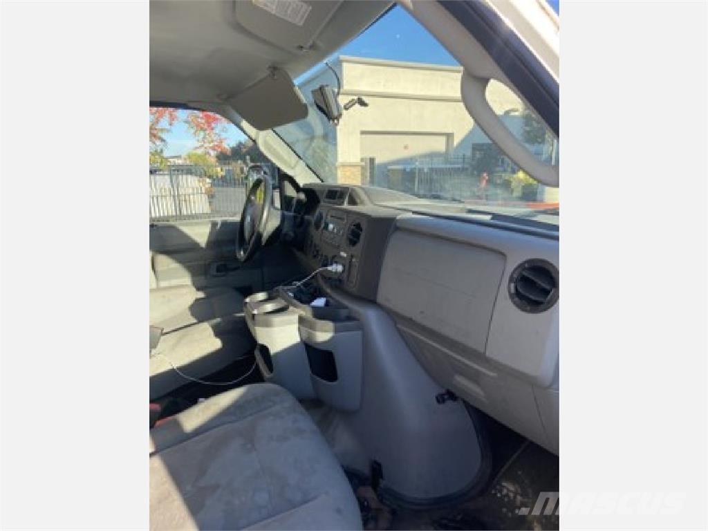 Ford E350 Camiones con caja de remolque