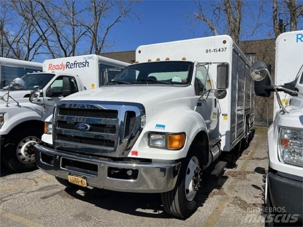 Ford F750 Camiones con caja de remolque