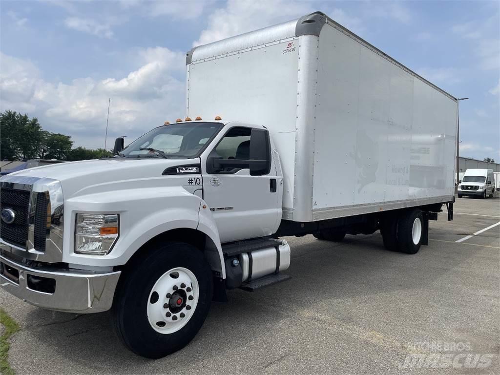 Ford F750 Camiones con caja de remolque