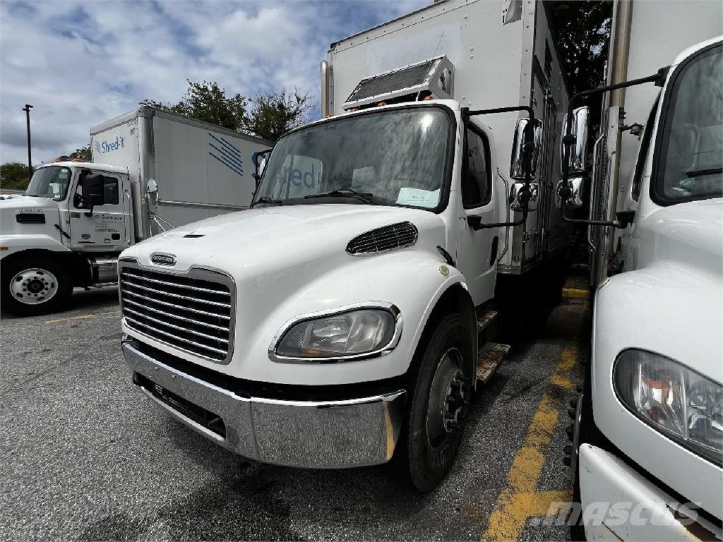 Freightliner M2-106 Camiones con caja de remolque