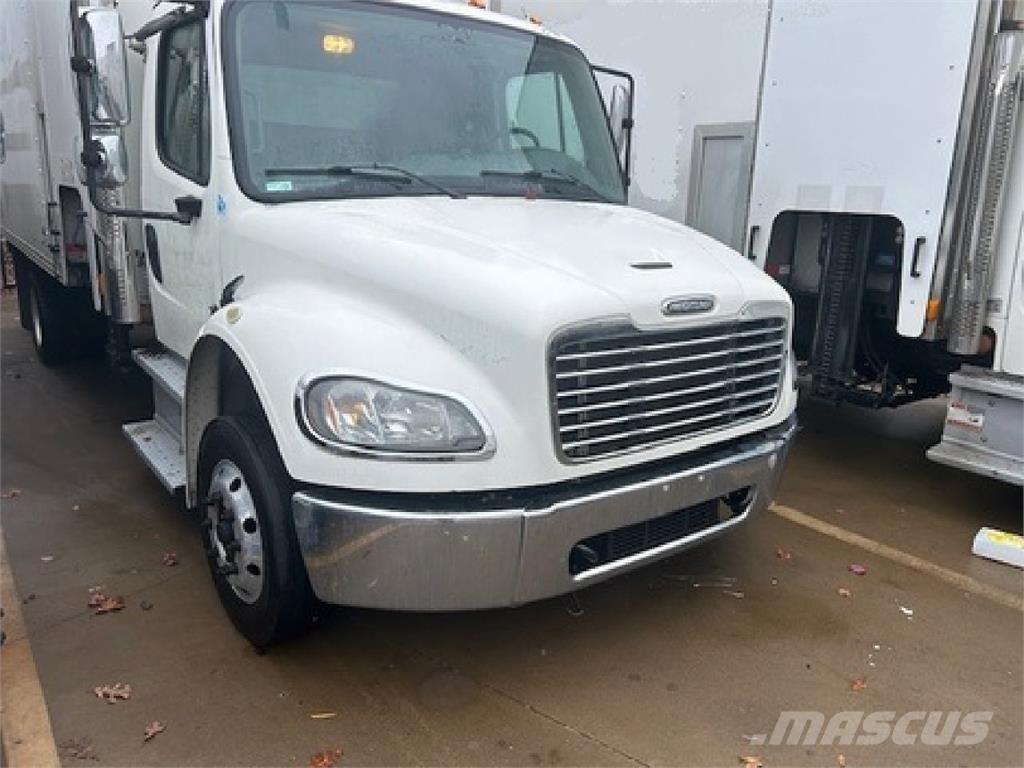 Freightliner M2-106 Camiones con caja de remolque