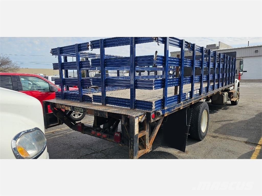 Freightliner M2 106 Camiones de cama baja