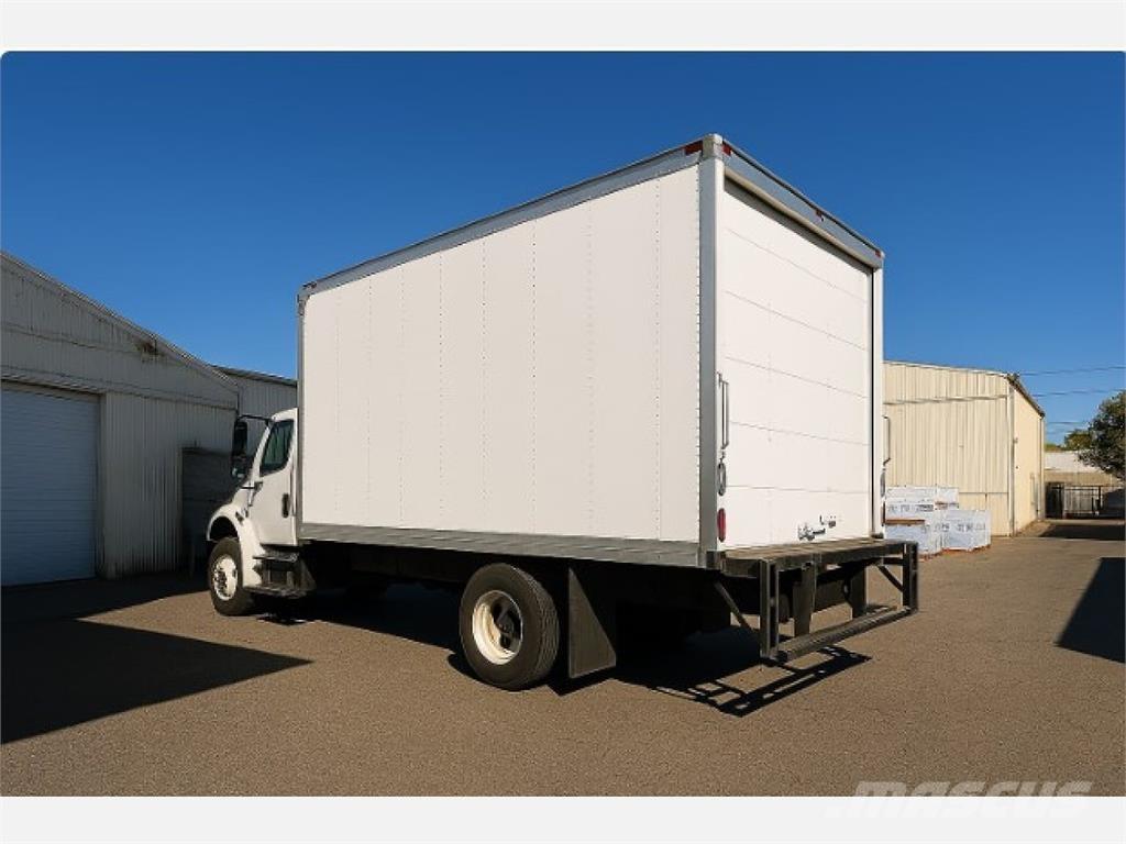 Freightliner M2 106 Camiones con caja de remolque