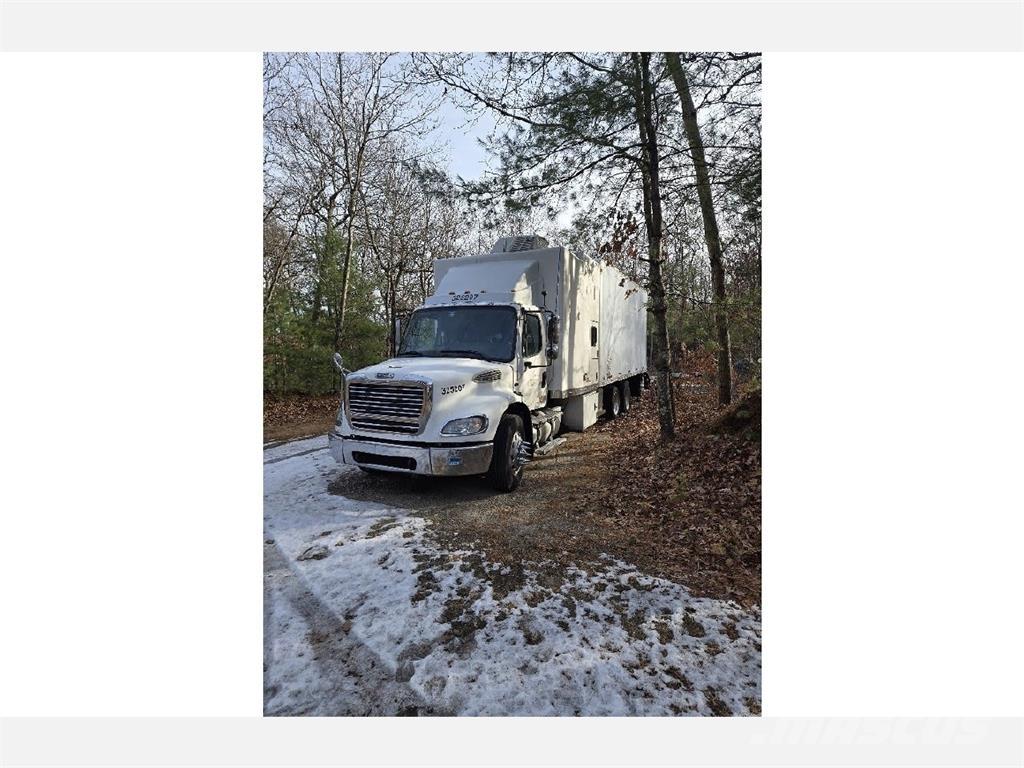 Freightliner M2-112 Camiones con caja de remolque
