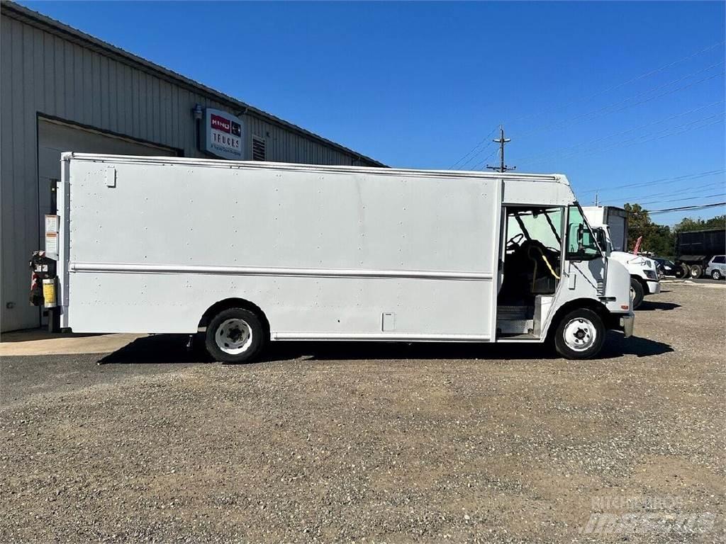 Freightliner MT45 Vehículos de caha cerrada