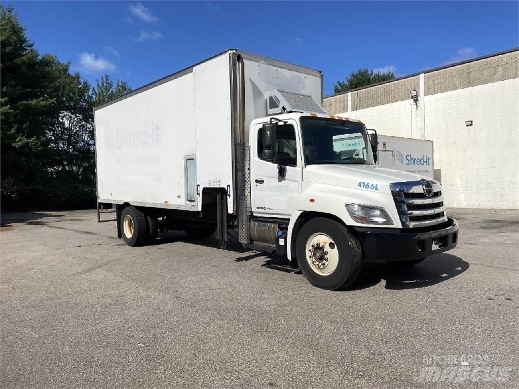 Hino 338 Camiones con caja de remolque