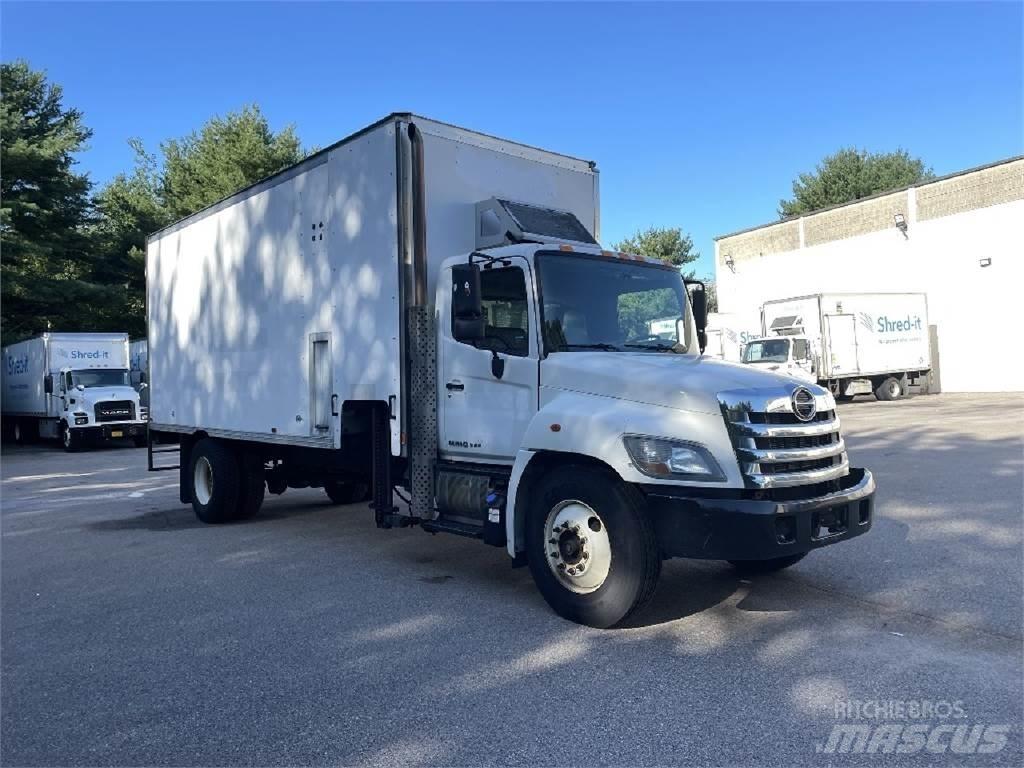 Hino 338 Camiones con caja de remolque