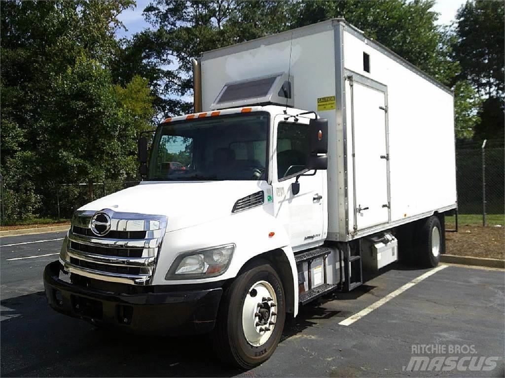 Hino 338 Camiones con caja de remolque