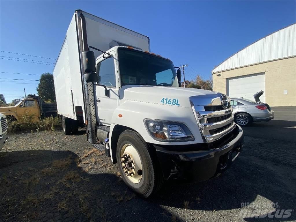 Hino 338 Camiones con caja de remolque