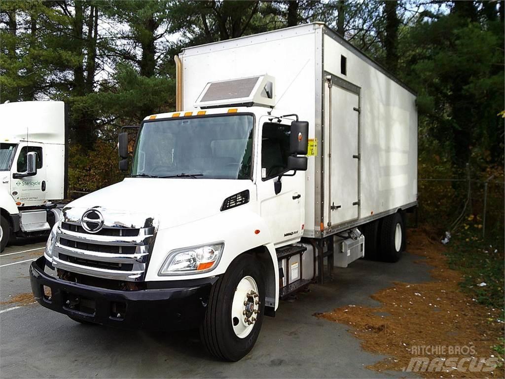 Hino 338 Camiones con caja de remolque