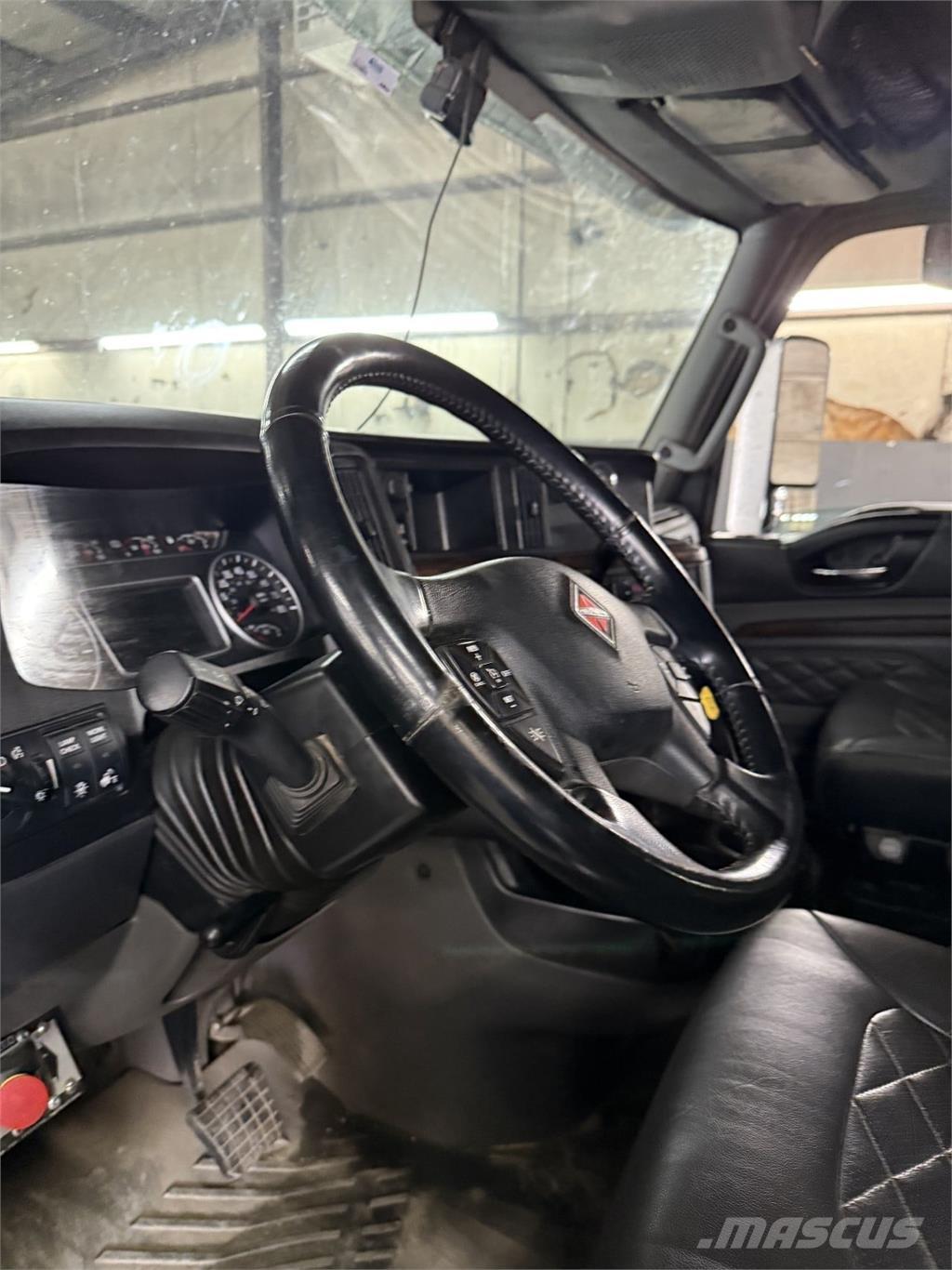 International HX620 Camiones tractor