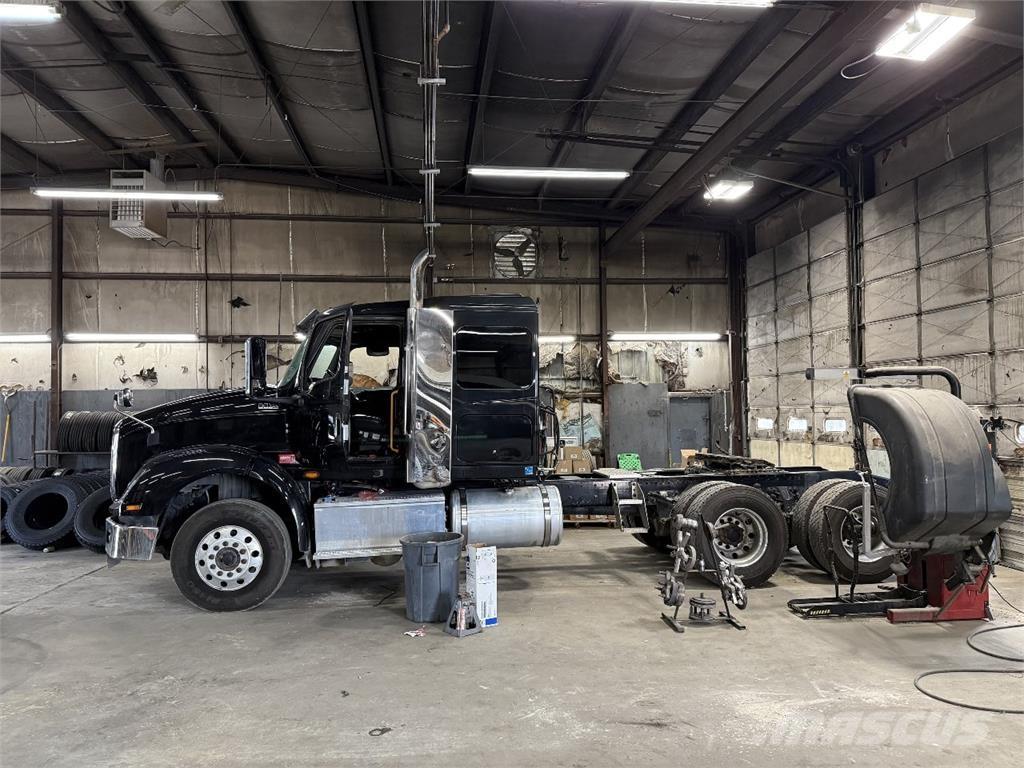 International HX620 Camiones tractor