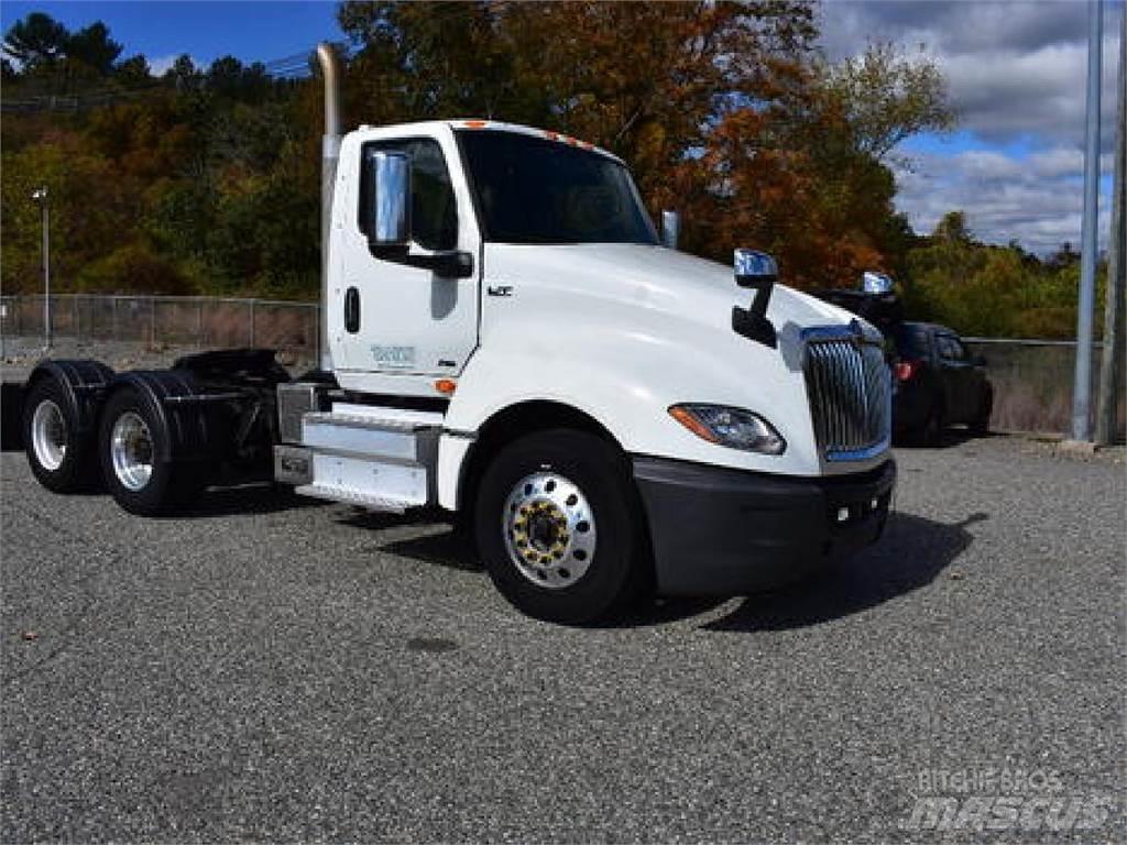 International LT625 Camiones tractor