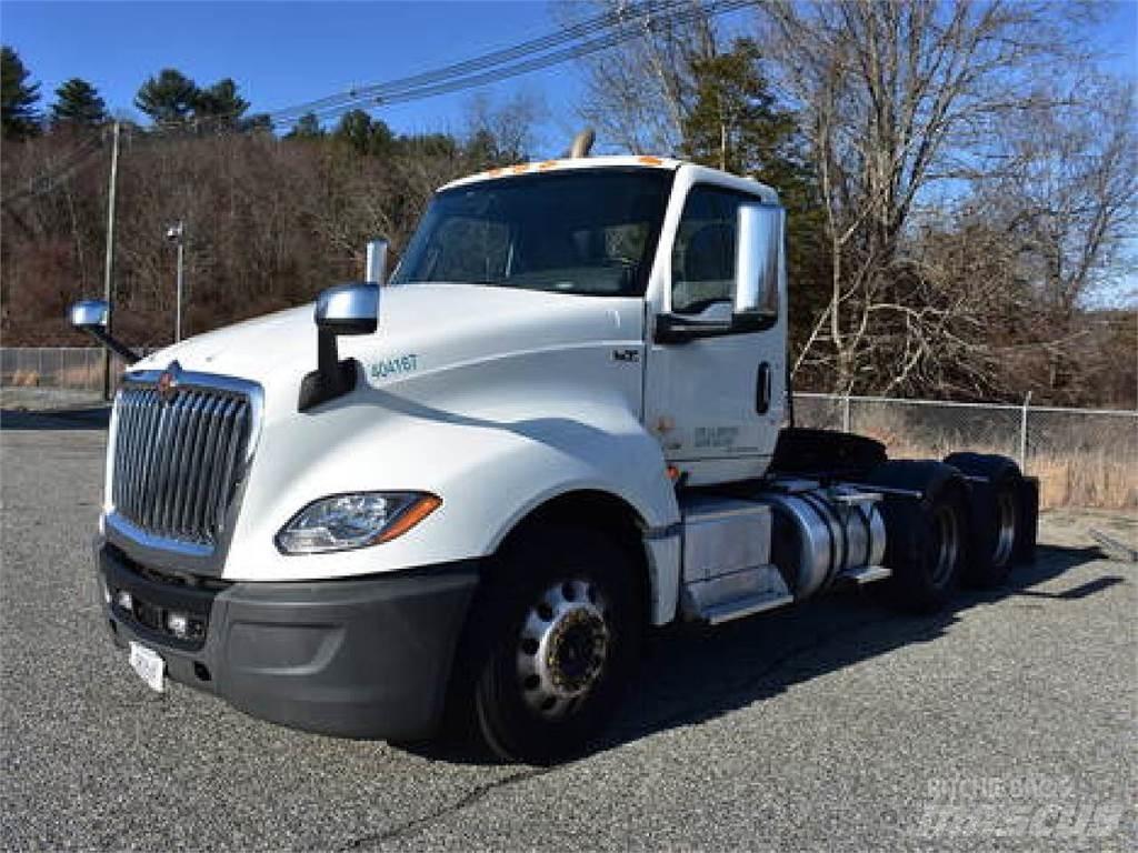 International LT625 Camiones tractor