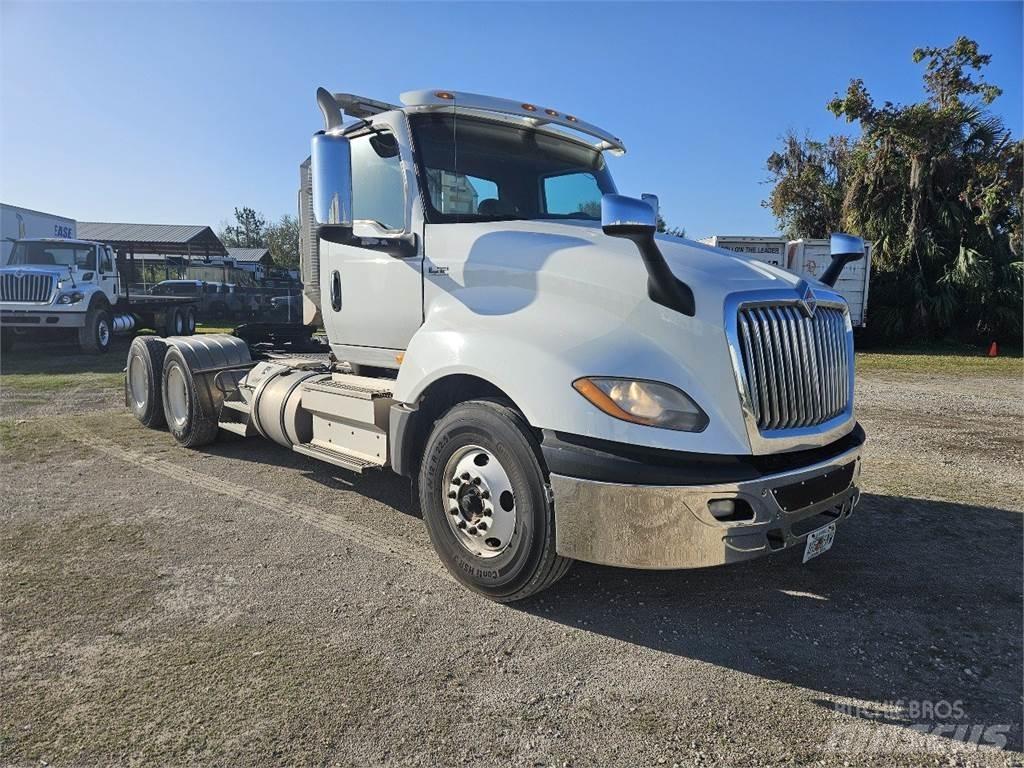 International LT625 Camiones tractor