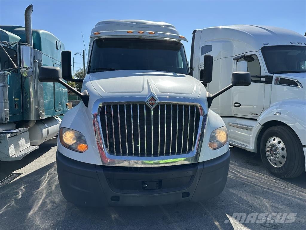 International LT625 Camiones tractor