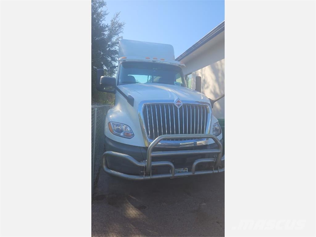 International LT625 Camiones tractor