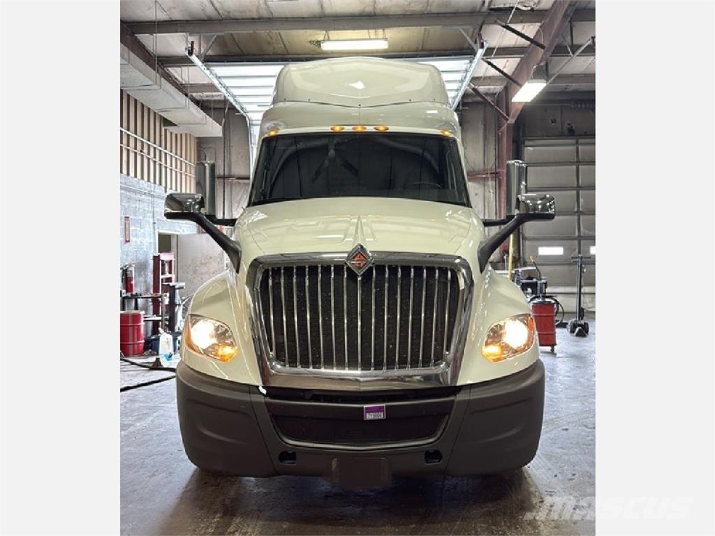 International LT625 Camiones tractor