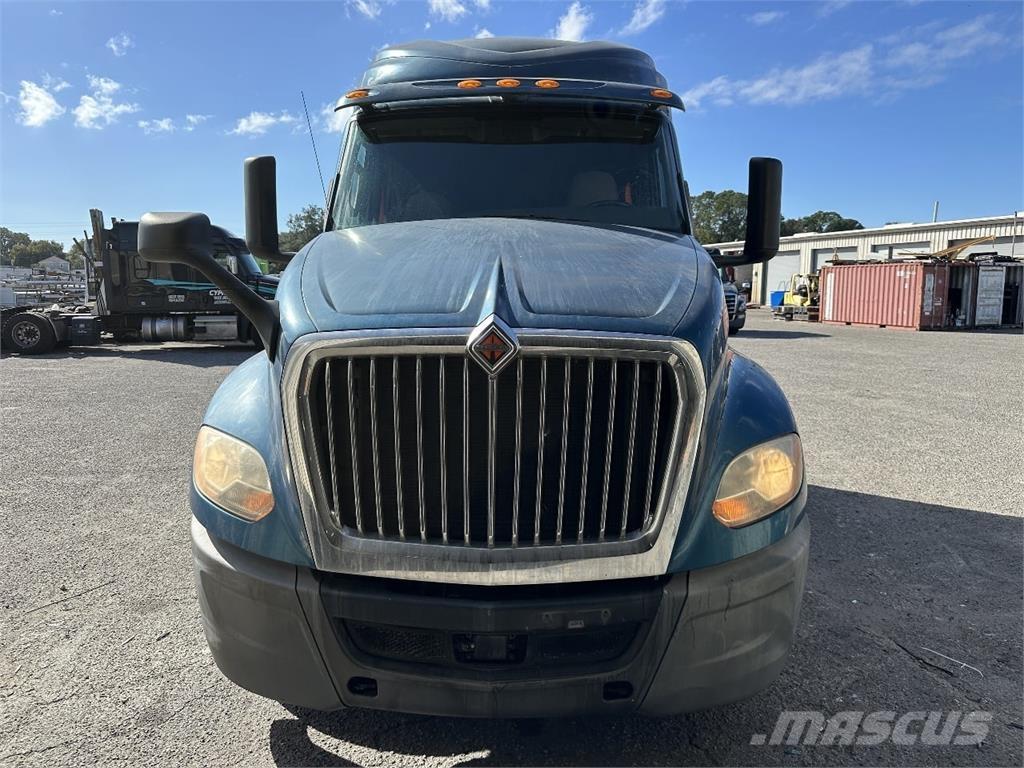 International LT625 Camiones tractor