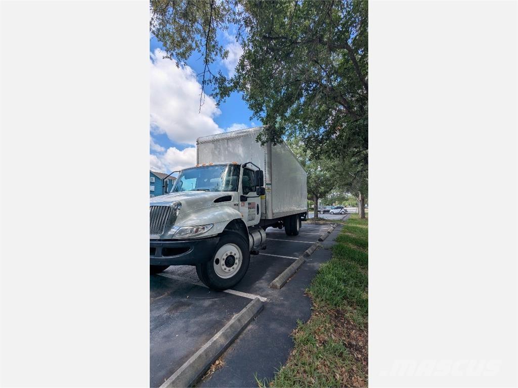 International MV Camiones con caja de remolque