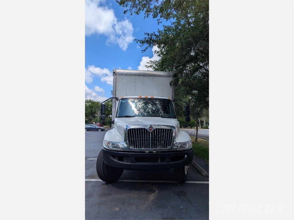 International MV Camiones con caja de remolque