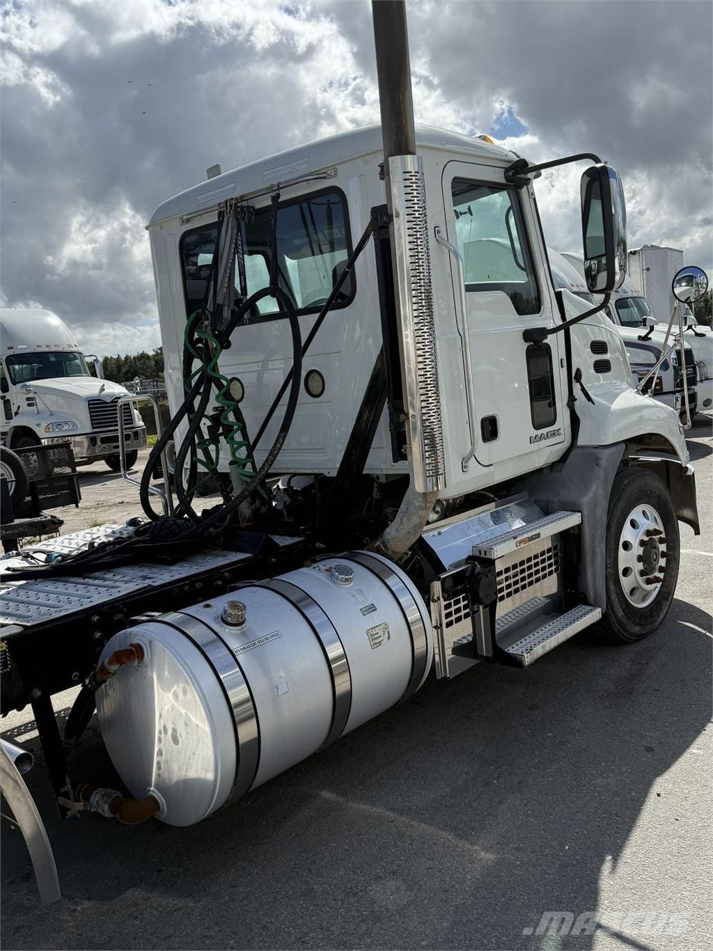 Mack AN64T Camiones tractor