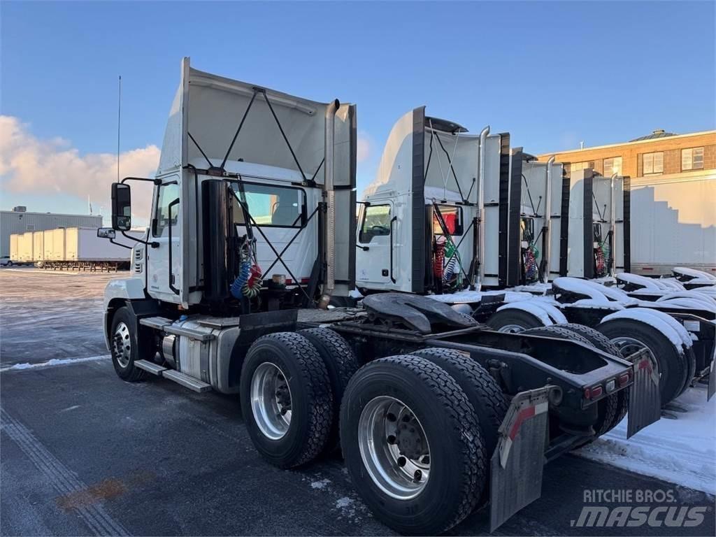 Mack AN64T Camiones tractor