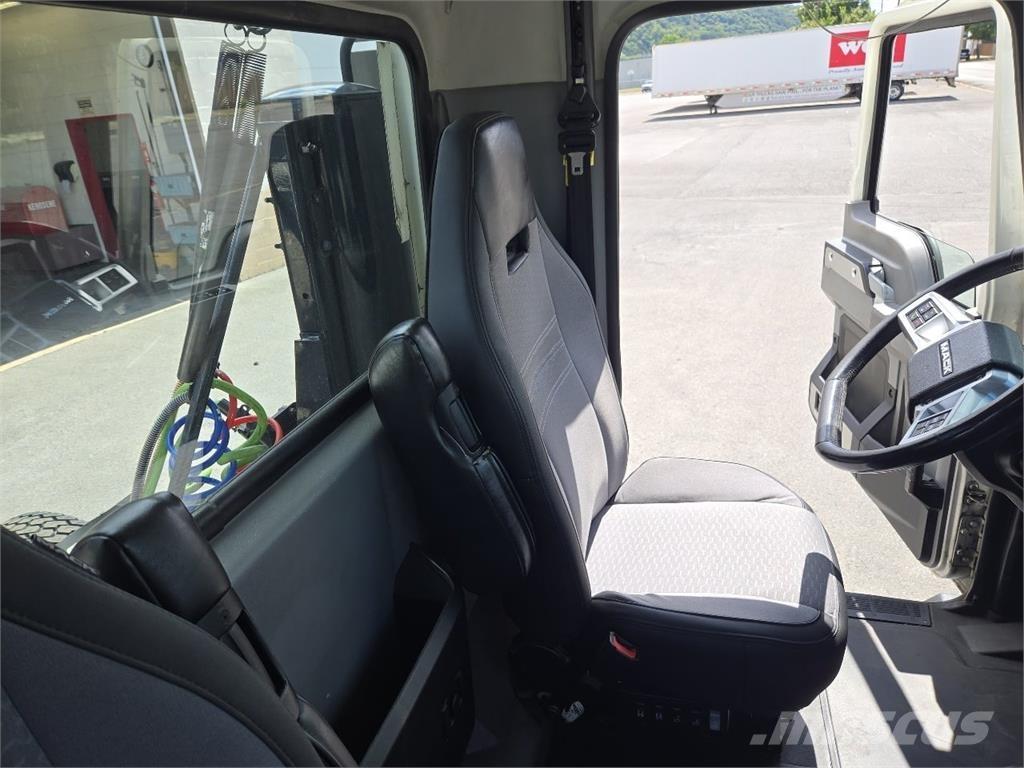 Mack AN64T Camiones tractor