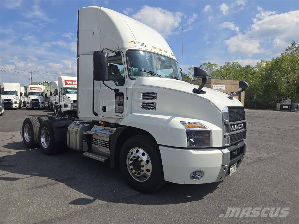 Mack AN64T Camiones tractor