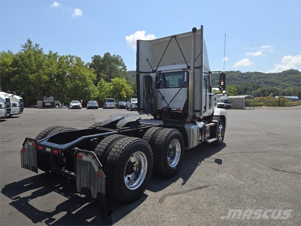 Mack AN64T Camiones tractor