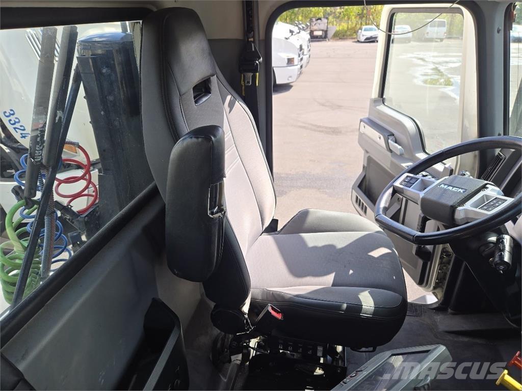 Mack AN64T Camiones tractor