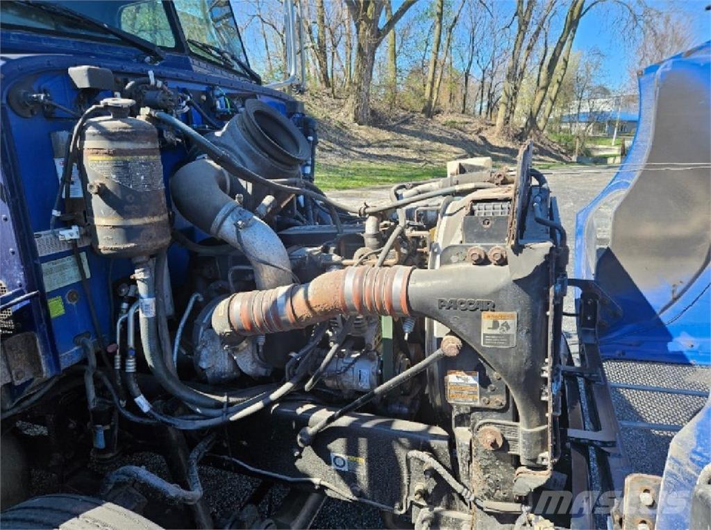 Peterbilt 337 Camiones de cama baja