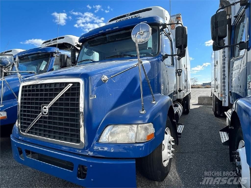 Volvo VNM64T200 Camiones con temperatura controlada