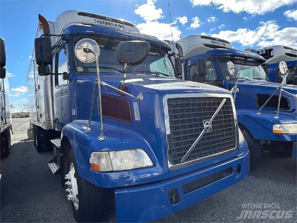 Volvo VNM64T200 Camiones con temperatura controlada