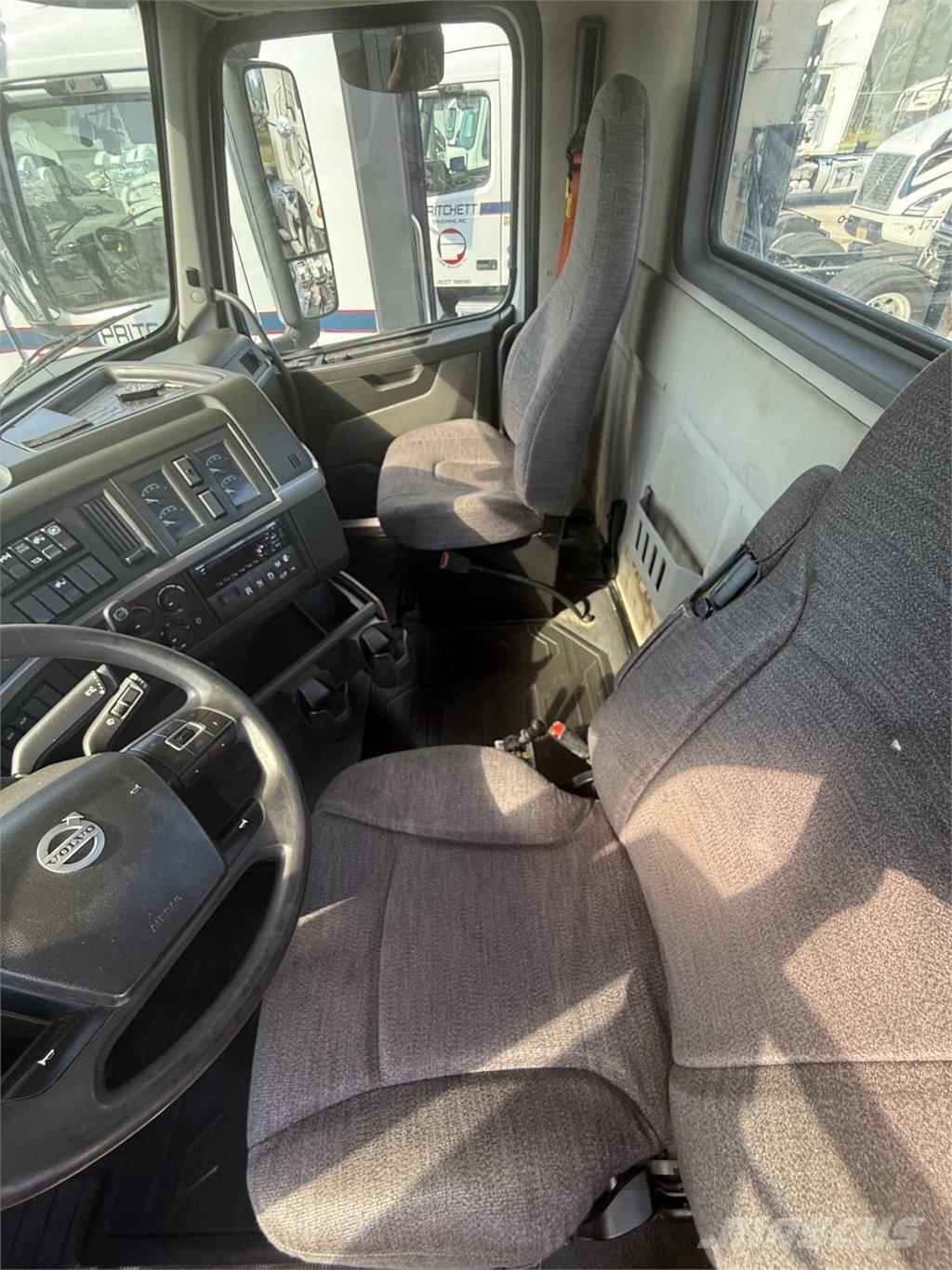 Volvo VNR64T300 Camiones tractor