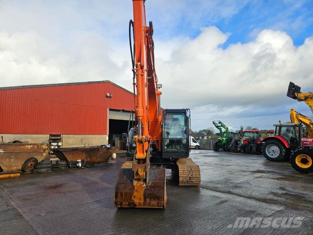 Hitachi ZX135 Excavadoras sobre orugas