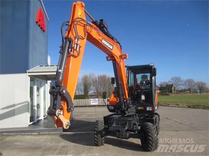 Develon DX57W-7 Miniexcavadoras