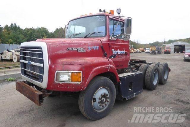 Ford L9000 Camiones con chasís y cabina