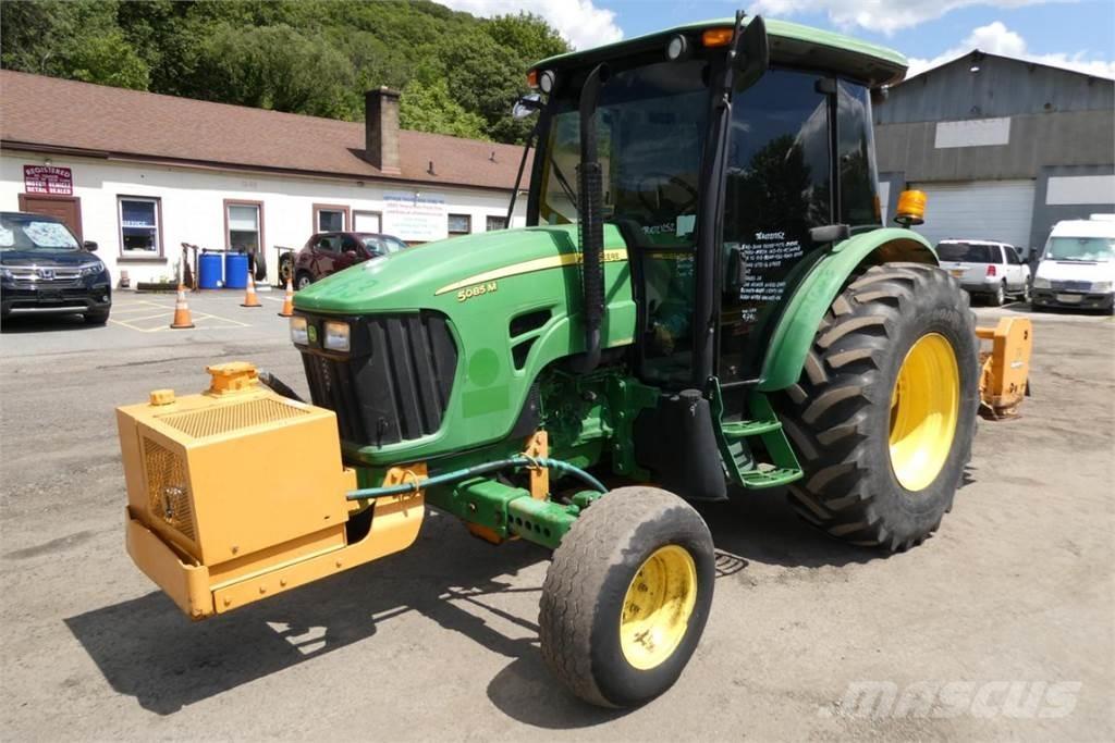 John Deere 5085M Tractores