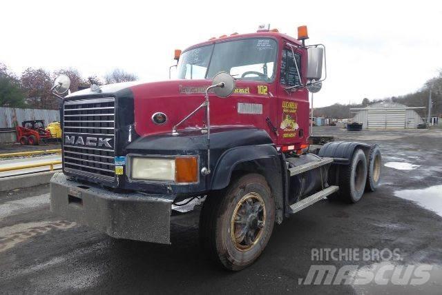 Mack CL713 Camiones con chasís y cabina