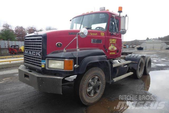 Mack CL713 Camiones con chasís y cabina