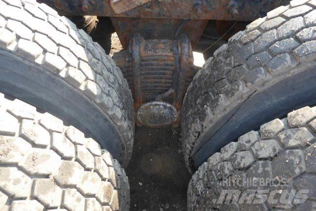 Mack CV713 Camiones con chasís y cabina