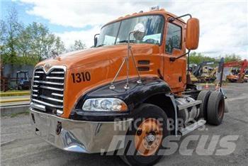 Mack CX612 Camiones con chasís y cabina