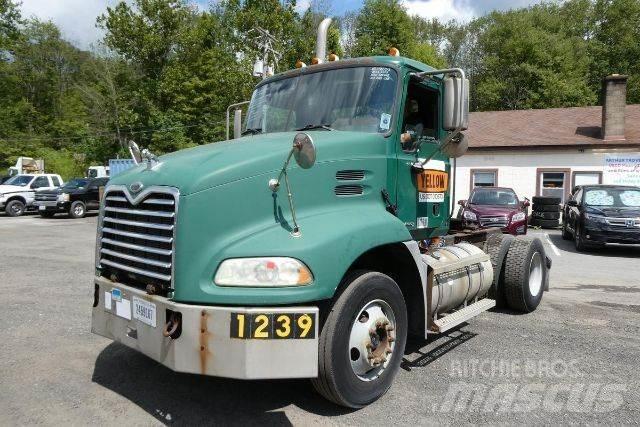 Mack CXN612 Camiones con chasís y cabina