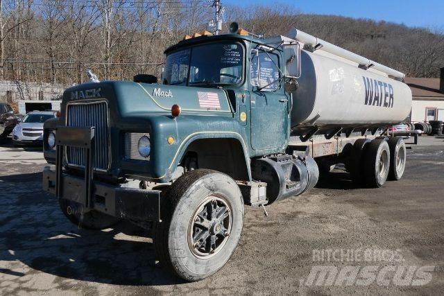 Mack RD686S Camiones cisterna