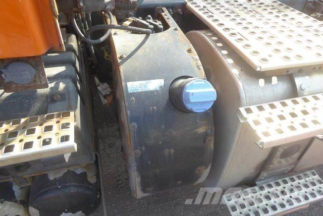 Volvo VNM42T Camiones con chasís y cabina