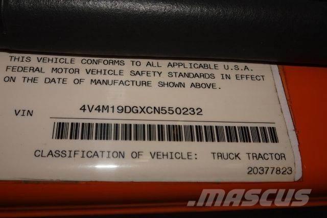 Volvo VNM42T Camiones con chasís y cabina